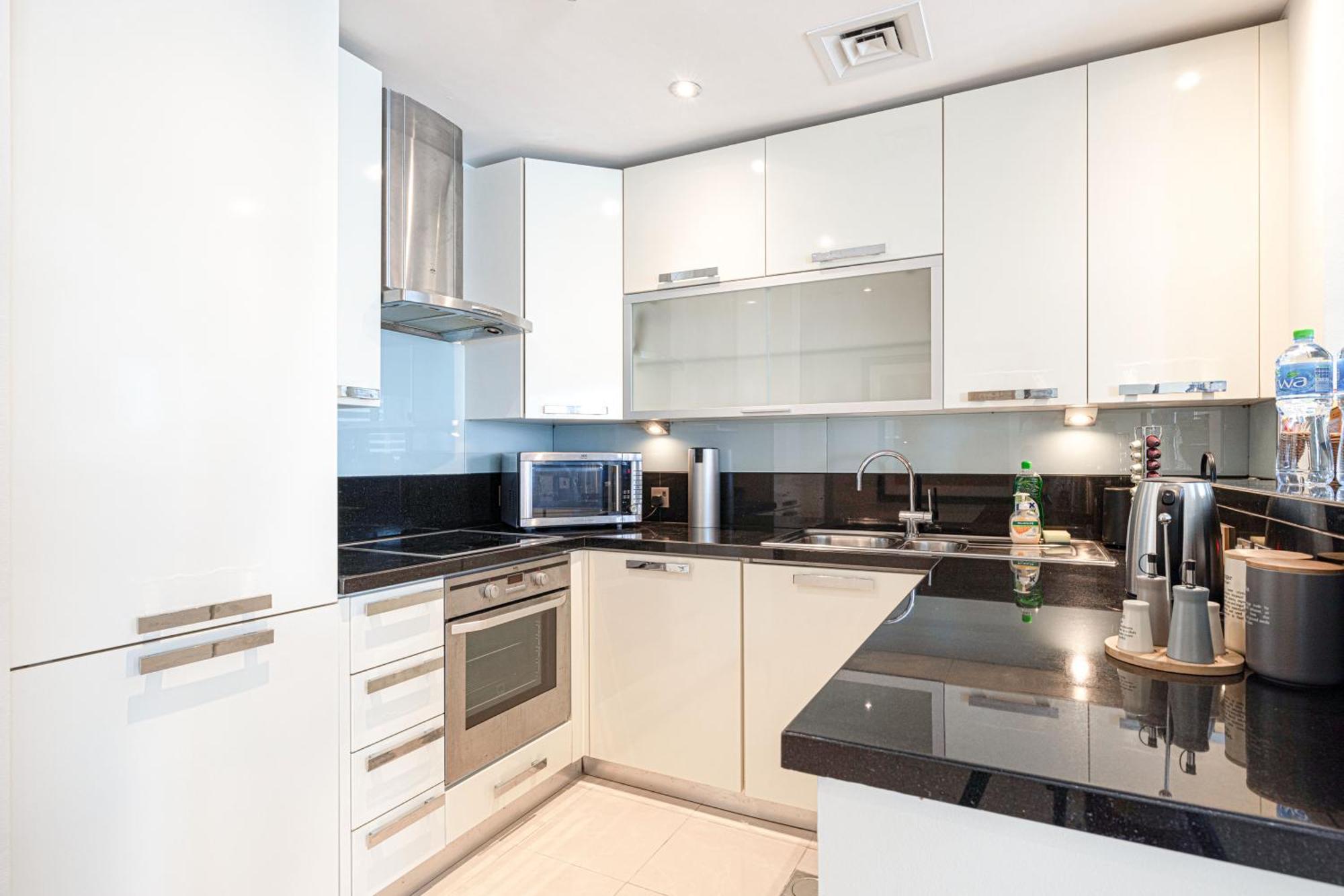 Songs Of The Lake By Lagom - Bonnington Apartment Jumeirah Lake Towers, ดูไบ ภายนอก รูปภาพ